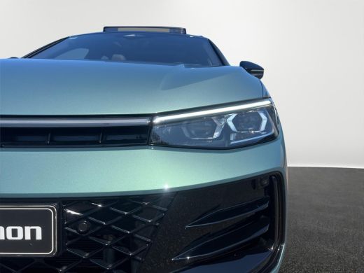 Volkswagen Passat Variant 1.5 eHybrid R-Line Business | 272Pk | Trekhaak | Pano | 5J garantie | Blackstyle Plus | H... ActivLease financial lease
