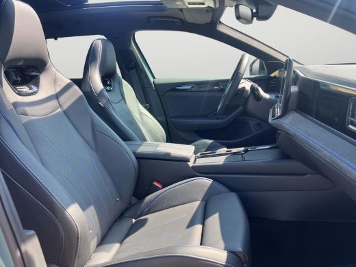 Volkswagen Passat Variant 1.5 eHybrid R-Line Business | 272Pk | Trekhaak | Pano | 5J garantie | Blackstyle Plus | H... ActivLease financial lease