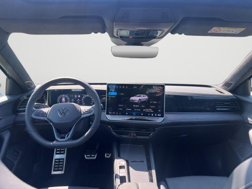 Volkswagen Passat Variant 1.5 eHybrid R-Line Business | 272Pk | Trekhaak | Pano | 5J garantie | Blackstyle Plus | H... ActivLease financial lease
