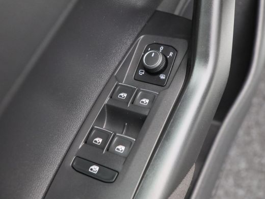 Volkswagen Polo 1.0 TSi 110 Pk Automaat R-Line Business | Stoelverwarming | Adaptive cruise | Parkeersensoren | C... ActivLease financial lease