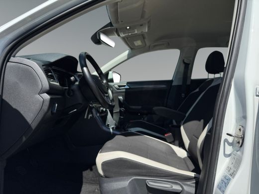 Volkswagen T-Roc 1.5 150pk TSI Sport Winterpakket | Navigatie 'Discover Media' | Achteruitrijcamera (Rear View) ActivLease financial lease