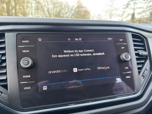 Volkswagen T-Roc 1.5 TSI 150PK DSG BUSINESS CARPLAY/NAVI/PDC ActivLease financial lease