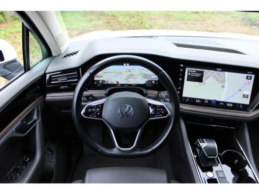 Volkswagen Touareg 3.0 TSi eHybrid ATMOSPHERE 4MOTION TREKHAAK/HEAD-UP/PANORAMADAK 1E EIG ActivLease financial lease