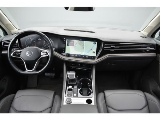 Volkswagen Touareg 3.0 TSi eHybrid ATMOSPHERE 4MOTION TREKHAAK/HEAD-UP/PANORAMADAK 1E EIG ActivLease financial lease