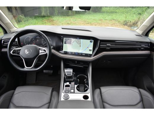 Volkswagen Touareg 3.0 TSi eHybrid ATMOSPHERE 4MOTION TREKHAAK/HEAD-UP/PANORAMADAK 1E EIG ActivLease financial lease