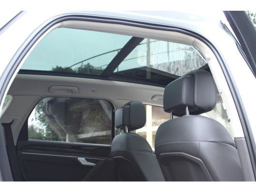 Volkswagen Touareg 3.0 TSi eHybrid ATMOSPHERE 4MOTION TREKHAAK/HEAD-UP/PANORAMADAK 1E EIG ActivLease financial lease