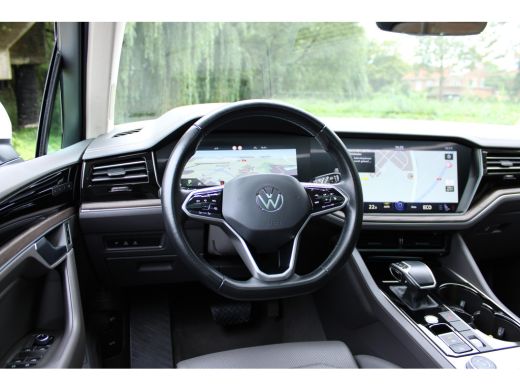 Volkswagen Touareg 3.0 TSi eHybrid ATMOSPHERE 4MOTION TREKHAAK/HEAD-UP/PANORAMADAK 1E EIG ActivLease financial lease