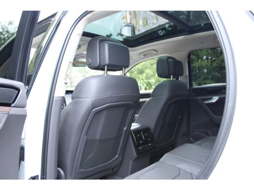 Volkswagen Touareg 3.0 TSi eHybrid ATMOSPHERE 4MOTION TREKHAAK/HEAD-UP/PANORAMADAK 1E EIG ActivLease financial lease