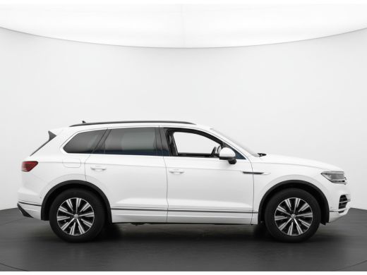 Volkswagen Touareg 3.0 TSi eHybrid ATMOSPHERE 4MOTION TREKHAAK/HEAD-UP/PANORAMADAK 1E EIG ActivLease financial lease