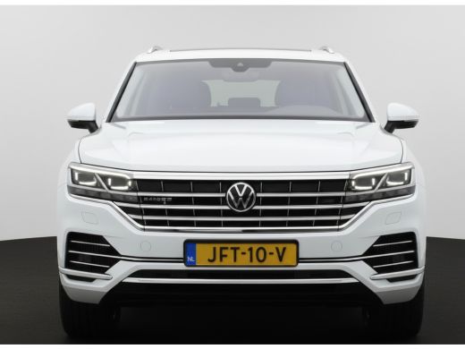 Volkswagen Touareg 3.0 TSi eHybrid ATMOSPHERE 4MOTION TREKHAAK/HEAD-UP/PANORAMADAK 1E EIG ActivLease financial lease