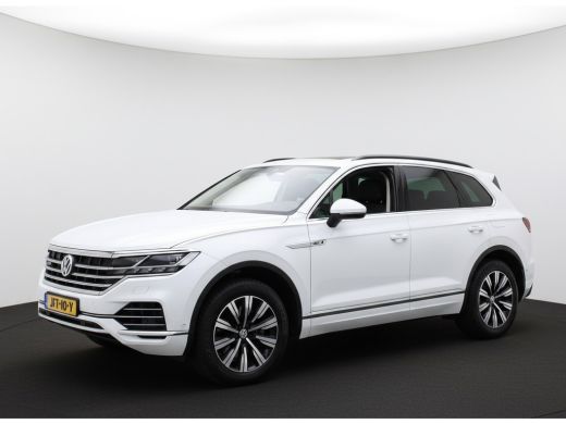 Volkswagen Touareg 3.0 TSi eHybrid ATMOSPHERE 4MOTION TREKHAAK/HEAD-UP/PANORAMADAK 1E EIG ActivLease financial lease
