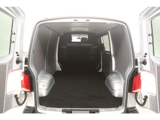 Volkswagen Transporter 2.0 TDI L1H1 150PK | Automaat | Airco | Cruise | 3 Zits | Carplay | Navi | Parkeersens. ActivLease financial lease