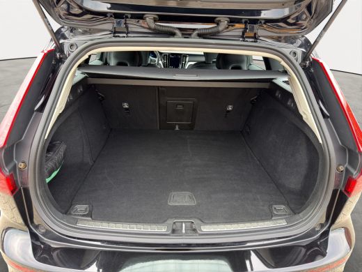 Volvo  V60 2.0 B3 Essential | Cruise control | Comfortstoelen | Rijstrooksensor met correctie | ActivLease financial lease