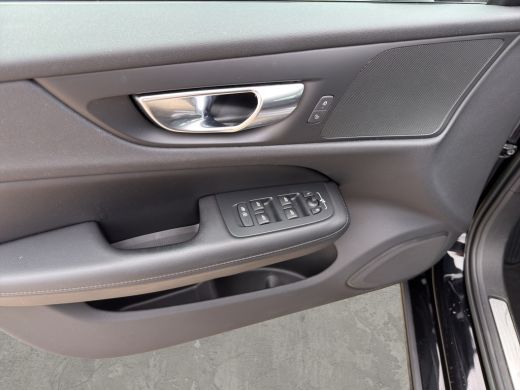Volvo  V60 2.0 B3 Essential | Cruise control | Comfortstoelen | Rijstrooksensor met correctie | ActivLease financial lease