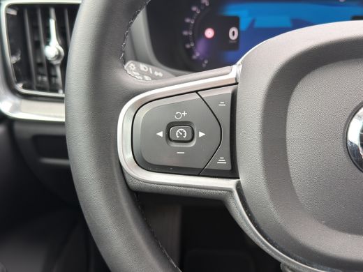 Volvo  V60 2.0 B3 Essential | Cruise control | Comfortstoelen | Rijstrooksensor met correctie | ActivLease financial lease