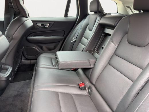 Volvo  V60 2.0 B3 Essential | Cruise control | Comfortstoelen | Rijstrooksensor met correctie | ActivLease financial lease
