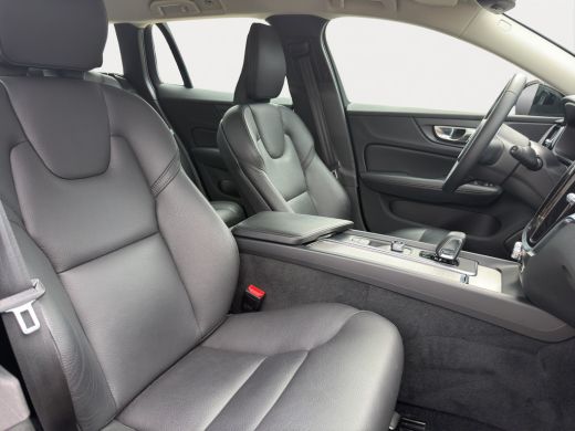 Volvo  V60 2.0 B3 Essential | Cruise control | Comfortstoelen | Rijstrooksensor met correctie | ActivLease financial lease