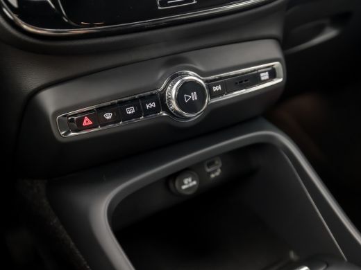 Volvo  XC40 1.5 T5 Recharge Sport 262Pk Automaat (BLACK PACK, APPLE CARPLAY, GROOT NAVI, ZWART HEMEL, STUUR/S... ActivLease financial lease