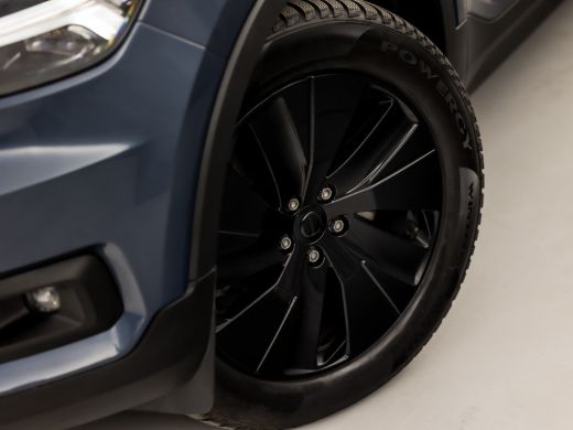Volvo  XC40 1.5 T5 Recharge Sport 262Pk Automaat (BLACK PACK, APPLE CARPLAY, GROOT NAVI, ZWART HEMEL, STUUR/S... ActivLease financial lease