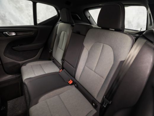 Volvo  XC40 1.5 T5 Recharge Sport 262Pk Automaat (BLACK PACK, APPLE CARPLAY, GROOT NAVI, ZWART HEMEL, STUUR/S... ActivLease financial lease