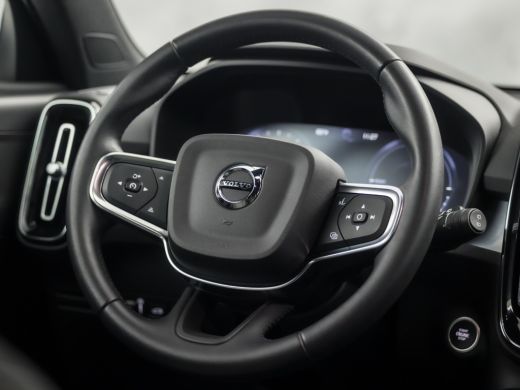 Volvo  XC40 1.5 T5 Recharge Sport 262Pk Automaat (BLACK PACK, APPLE CARPLAY, GROOT NAVI, ZWART HEMEL, STUUR/S... ActivLease financial lease