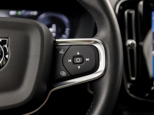 Volvo  XC40 1.5 T5 Recharge Sport 262Pk Automaat (BLACK PACK, APPLE CARPLAY, GROOT NAVI, ZWART HEMEL, STUUR/S... ActivLease financial lease