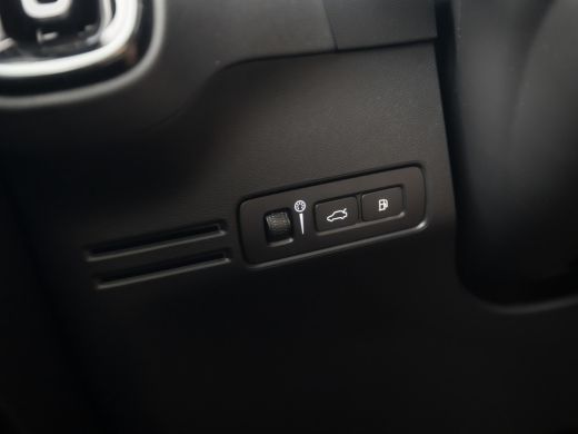 Volvo  XC40 1.5 T5 Recharge Sport 262Pk Automaat (BLACK PACK, APPLE CARPLAY, GROOT NAVI, ZWART HEMEL, STUUR/S... ActivLease financial lease