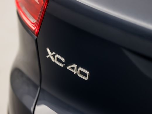 Volvo  XC40 1.5 T5 Recharge Sport 262Pk Automaat (BLACK PACK, APPLE CARPLAY, GROOT NAVI, ZWART HEMEL, STUUR/S... ActivLease financial lease