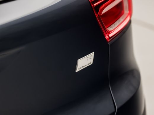 Volvo  XC40 1.5 T5 Recharge Sport 262Pk Automaat (BLACK PACK, APPLE CARPLAY, GROOT NAVI, ZWART HEMEL, STUUR/S... ActivLease financial lease