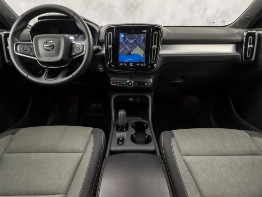 Volvo  XC40 1.5 T5 Recharge Sport 262Pk Automaat (BLACK PACK, APPLE CARPLAY, GROOT NAVI, ZWART HEMEL, STUUR/S... ActivLease financial lease