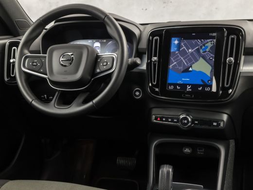 Volvo  XC40 1.5 T5 Recharge Sport 262Pk Automaat (BLACK PACK, APPLE CARPLAY, GROOT NAVI, ZWART HEMEL, STUUR/S... ActivLease financial lease
