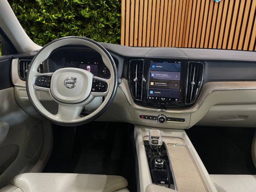 Volvo  XC60 2.0 T8 Plug-in hybrid AWD Ultra Dark | Massage/Ventilatie | Trekhaak | 360 Cam | Pano | Memory ActivLease financial lease