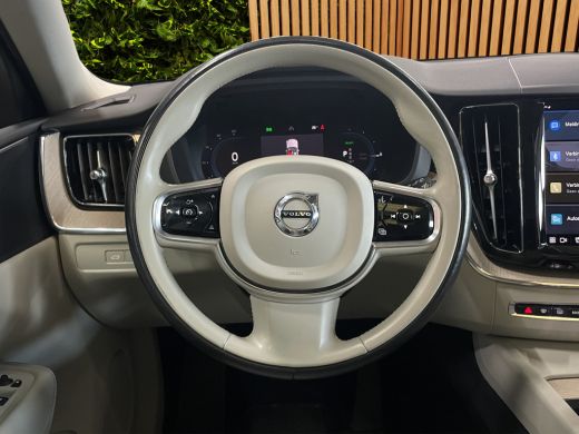 Volvo  XC60 2.0 T8 Plug-in hybrid AWD Ultra Dark | Massage/Ventilatie | Trekhaak | 360 Cam | Pano | Memory ActivLease financial lease