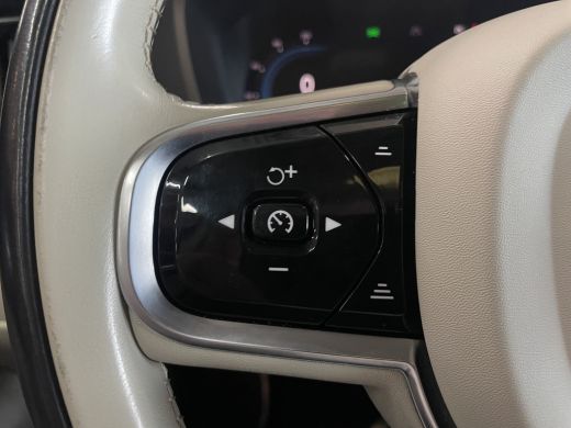 Volvo  XC60 2.0 T8 Plug-in hybrid AWD Ultra Dark | Massage/Ventilatie | Trekhaak | 360 Cam | Pano | Memory ActivLease financial lease