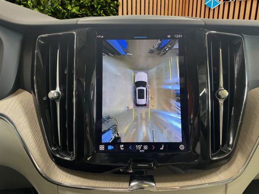 Volvo  XC60 2.0 T8 Plug-in hybrid AWD Ultra Dark | Massage/Ventilatie | Trekhaak | 360 Cam | Pano | Memory ActivLease financial lease