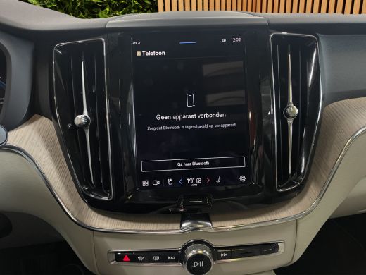 Volvo  XC60 2.0 T8 Plug-in hybrid AWD Ultra Dark | Massage/Ventilatie | Trekhaak | 360 Cam | Pano | Memory ActivLease financial lease