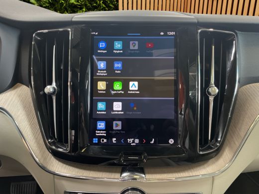 Volvo  XC60 2.0 T8 Plug-in hybrid AWD Ultra Dark | Massage/Ventilatie | Trekhaak | 360 Cam | Pano | Memory ActivLease financial lease