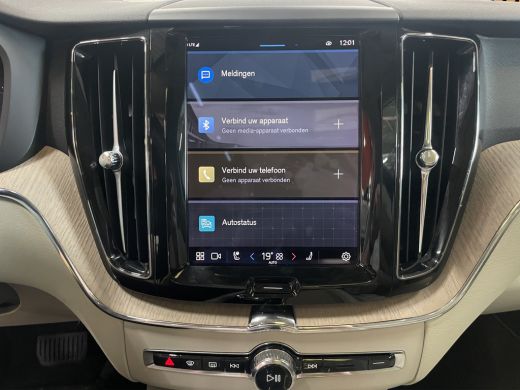 Volvo  XC60 2.0 T8 Plug-in hybrid AWD Ultra Dark | Massage/Ventilatie | Trekhaak | 360 Cam | Pano | Memory ActivLease financial lease