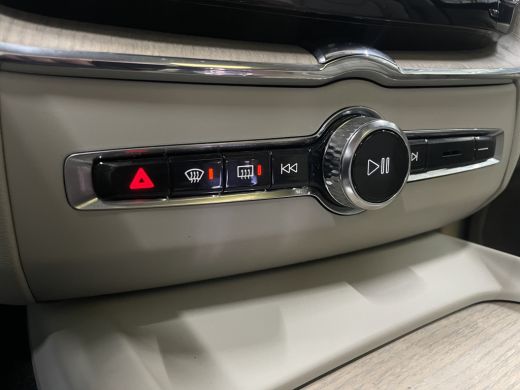 Volvo  XC60 2.0 T8 Plug-in hybrid AWD Ultra Dark | Massage/Ventilatie | Trekhaak | 360 Cam | Pano | Memory ActivLease financial lease