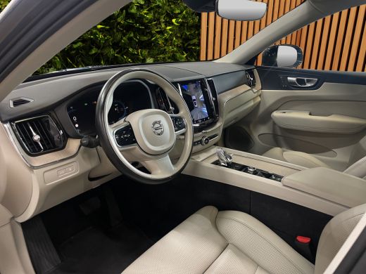 Volvo  XC60 2.0 T8 Plug-in hybrid AWD Ultra Dark | Massage/Ventilatie | Trekhaak | 360 Cam | Pano | Memory ActivLease financial lease