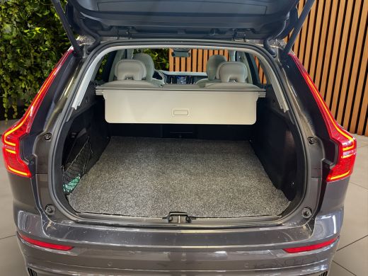 Volvo  XC60 2.0 T8 Plug-in hybrid AWD Ultra Dark | Massage/Ventilatie | Trekhaak | 360 Cam | Pano | Memory ActivLease financial lease