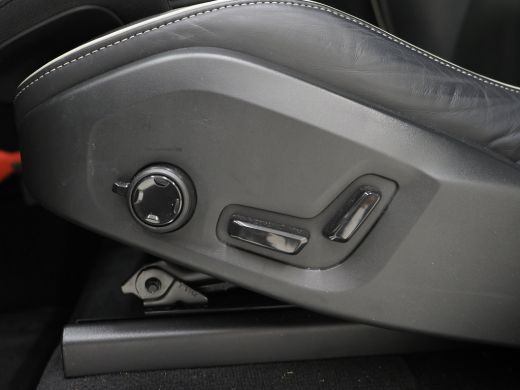 Volvo  XC90 T8 455PK Ultimate Dark | Luchtvering | Trekhaak | B&W Audio | Getint Glas ActivLease financial lease