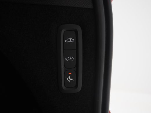 Volvo  XC90 T8 455PK Ultimate Dark | Luchtvering | Trekhaak | B&W Audio | Getint Glas ActivLease financial lease