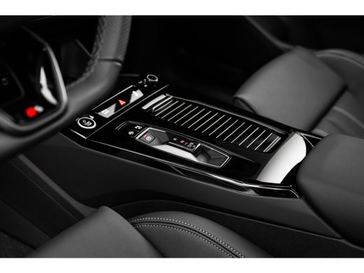 Audi Q6 e-tron S edition | Adaptive air suspension | Adaptive cruise control | Audi sound system ActivLease financial lease