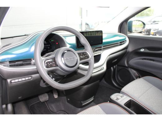 Fiat 500 Icon 42 kWh | Fase 3 laden | Navigatie | All season | NL auto | 15.000km | Lichtmetaal | BTW | ActivLease financial lease