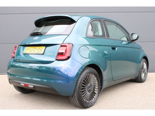 Fiat 500 Icon 42 kWh | Fase 3 laden | Navigatie | All season | NL auto | 15.000km | Lichtmetaal | BTW | ActivLease financial lease