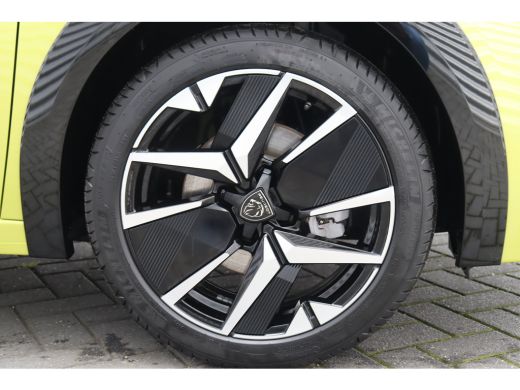 Peugeot 208 1.2 HYBRID 110PK GT PACK AUTOMAAT / NAVI / LEDER / CLIMA / PDC / 17" LMV / CAMERA / KEYLESS / ADA... ActivLease financial lease