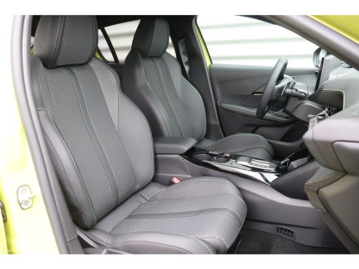 Peugeot 208 1.2 HYBRID 110PK GT PACK AUTOMAAT / NAVI / LEDER / CLIMA / PDC / 17" LMV / CAMERA / KEYLESS / ADA... ActivLease financial lease