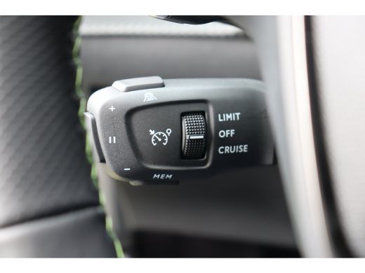 Peugeot 208 1.2 HYBRID 110PK GT PACK AUTOMAAT / NAVI / LEDER / CLIMA / PDC / 17" LMV / CAMERA / KEYLESS / ADA... ActivLease financial lease