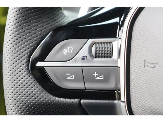 Peugeot 208 1.2 HYBRID 110PK GT PACK AUTOMAAT / NAVI / LEDER / CLIMA / PDC / 17" LMV / CAMERA / KEYLESS / ADA... ActivLease financial lease